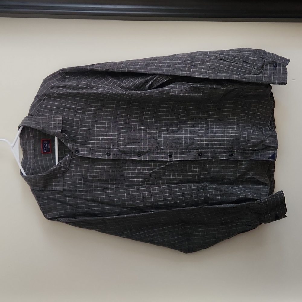 UNTUCKit 100% linen button down